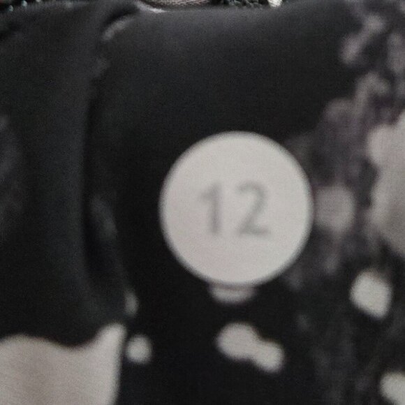 Lululemon Tracker Short III *4-way Stretch - 12 Static Mist White Black - Picture 7 of 7